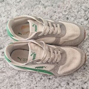 Boy Puma Sneakers Size 1